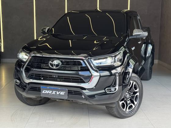 TOYOTA HILUX 2.8 D-4D TURBO DIESEL CD SRX PLUS 4X4 AUTOMÁTICO